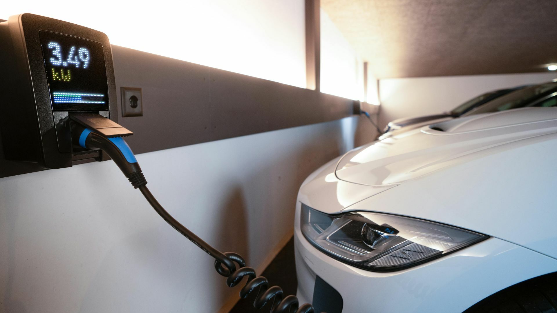 IoT pomáhá zvládat nabíjení ve velkých garážích
