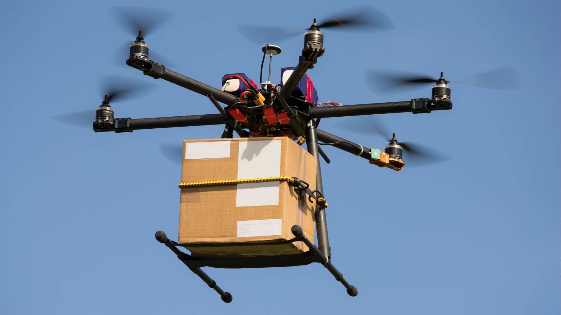 Drony už jsou při doručování zásilek realitou