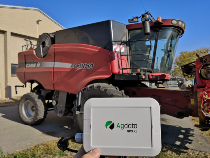 GPS lokator pro zemědělské stroje